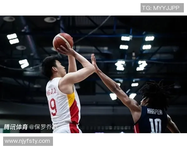 成都篮球队配合默契创新高助力球队在全国赛场崭露头角